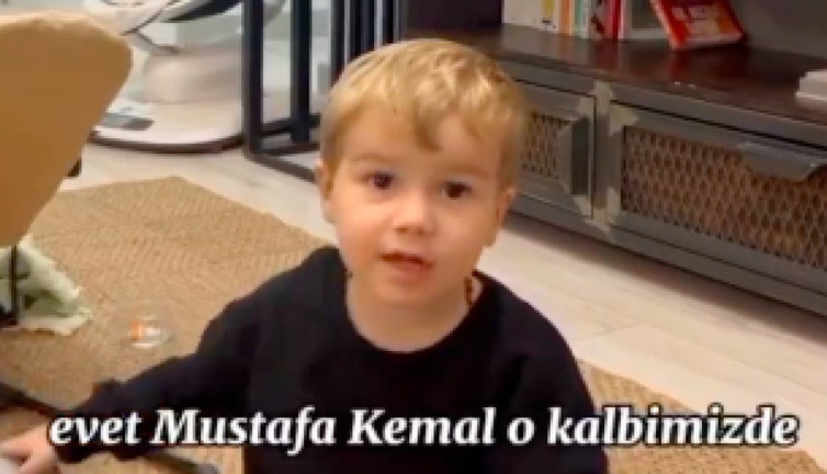 Küçük Kayra'nın annesiyle yaptığı duygulandıran konuşma: "Mustafa Kemal kalbimizde, onu çok seviyoruz biz"