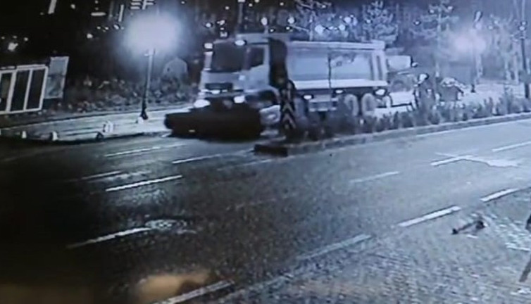 Kontrolden çıkan kamyon 8 araca çarptı