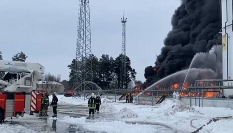 Ukrayna'dan Rusya'ya İHA saldırısı: Petrol deposunda dev yaygın