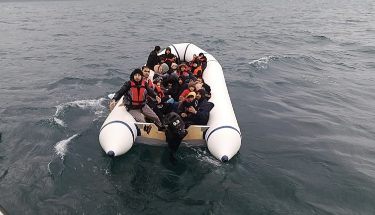 Ayvacık açıklarında 28 kaçak göçmen kurtarıldı