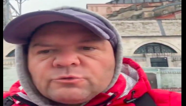 Yazar Talha Uğurluel'den Ayasofya tepkisi: "Türk vatandaşları 25 Euro verse de üst kata alınmıyor. Böyle bir şey olabilir mi?"