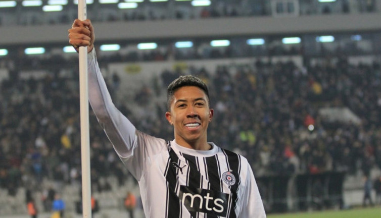 Fenerbahçe istiyordu. İtalya bileti aldılar