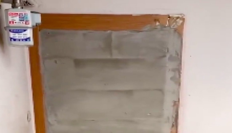 Kapı duvar deyimi gerçek oldu: Ev sahibi, kapıya duvar örerek sonraki hırsızları engellemeye çalıştı