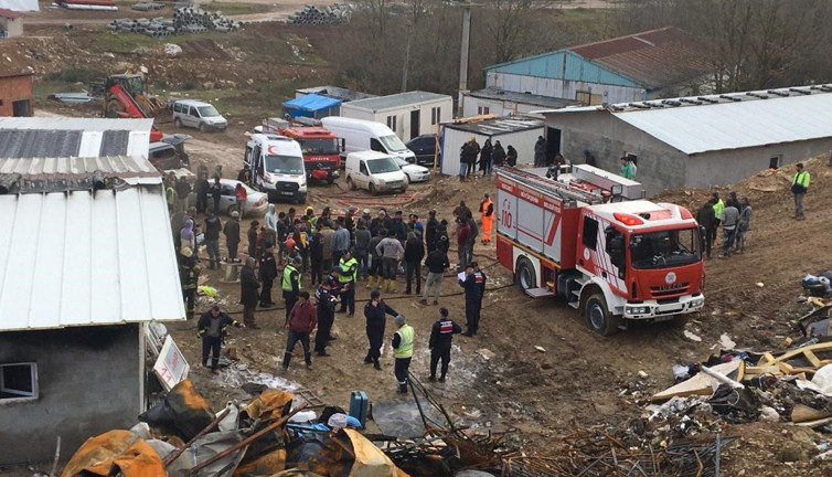 Barakada yangın çıktı. 1 işçi hayatını kaybetti