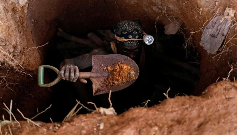 Mali'de kaçak altın madeni çöktü: 70 kişi öldü