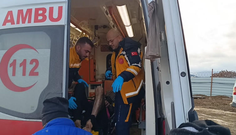 Villa inşaatında toprak kayması. Mahsur kalan işçi kurtarıldı