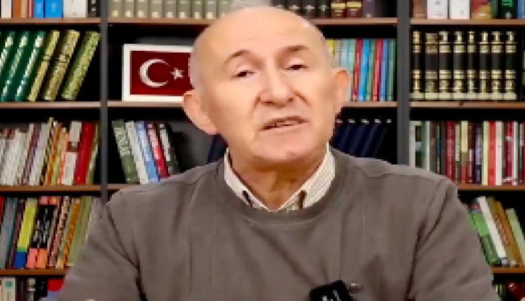 Tarihçi Ahmet Şimşirgil, Ayasofya'da üst kata girişin ücretli olmasını eleştirdi: "CHP yapsa ortalığı ayağa kaldırırdınız"