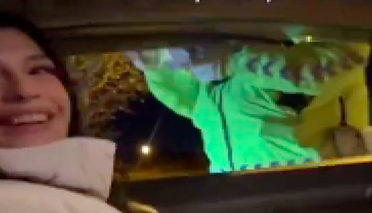 İlk kez çevirmeye giren genç kız, mutluluğu ve heyecanı yüzünden polis tarafından sarhoş zannedildi