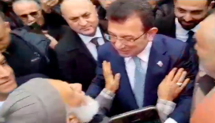 Ekrem İmamoğlu, camide kendisine tepki veren Hacı amcayı da ikna etti: "Gezdir Başkanım, gezdir"