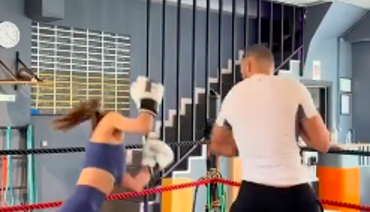 Avatar Atakan, boks dersi verdiği eşini tek yumrukla yere serdi! İşte o anların görüntüleri!