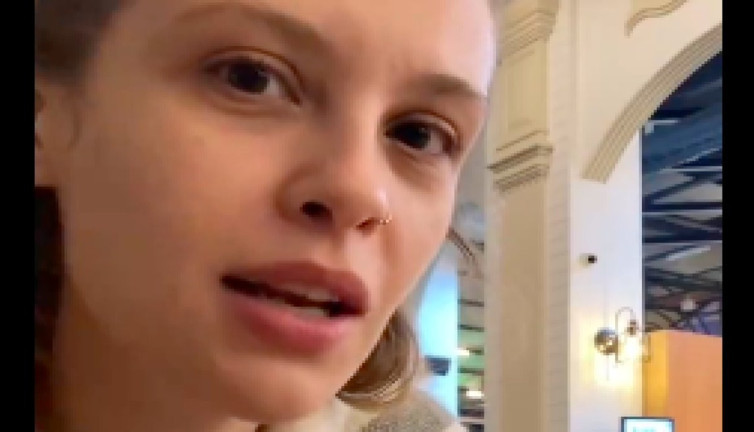 Dışarıda yediği yemekten artanı saklama kabıyla eve götüren kadın: "Ayıp olan çöpe atmaktır!"