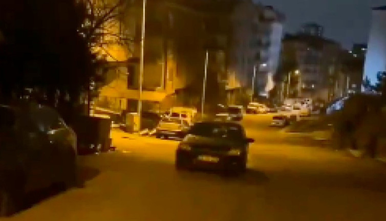 El frenini çekmediği için arabası kayıp giden kadın, video çekmekten başka bir şey yapamadı