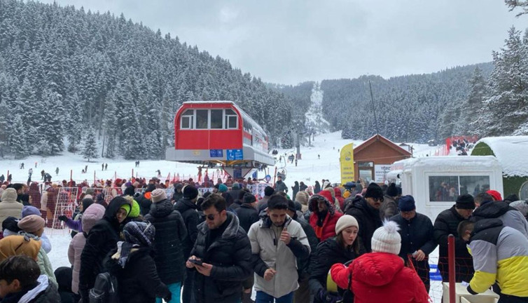Yıldıztepe Kayak Merkezi'nde tatil yoğunluğu