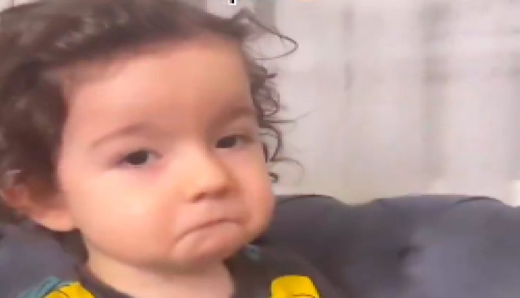 Babasına serum takılan küçük kızın dokunaklı anları: Gözyaşlarına hakim olamadı