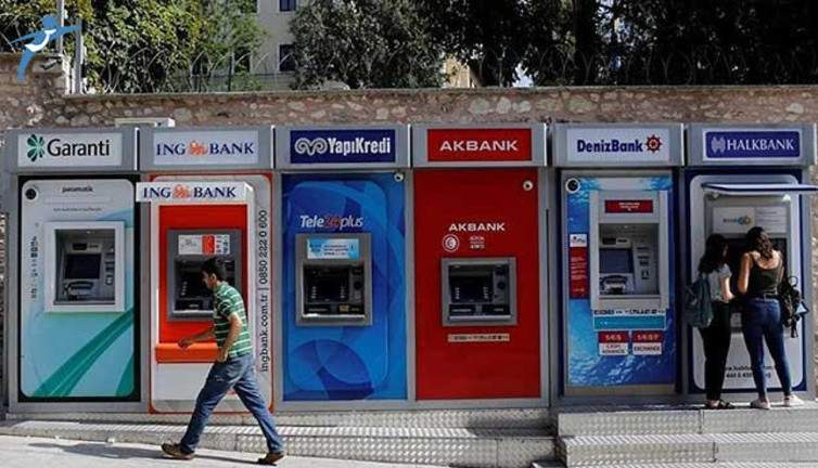Bankalar kepenk indiriyor. Az şube çok müşteri