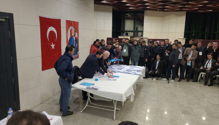 Hakem derneğinde başkanlık seçimini gençlik kazandı