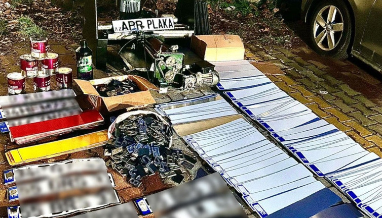 Kuaförde sahte plaka basan şahıs kıskıvrak yakalandı