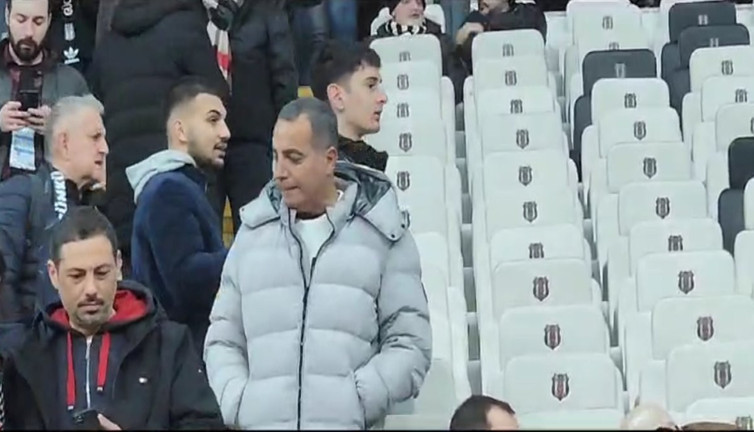 Beşiktaş'ın eski yıldızı derbi için stada geldi. Sessiz sedasız yerine oturdu