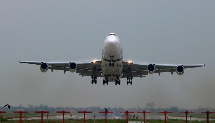 Ülkenin dev havayolu şirketi satılıyor. Geçici hükümet biletini kesti