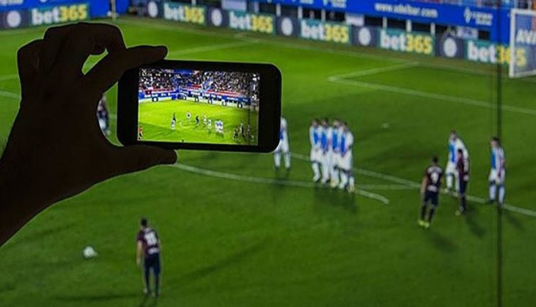 Korsan yayın yapanlara da izleyenlere de para ve hapis cezası geliyor