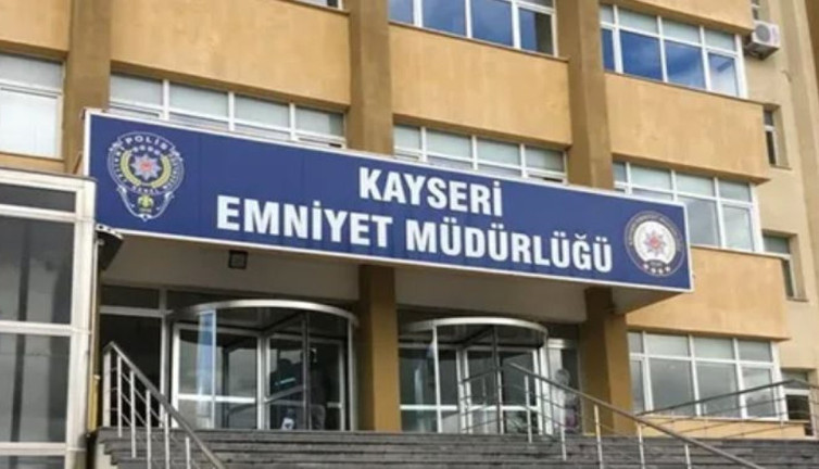 Göçmen kaçakçısı yakayı ele verdi