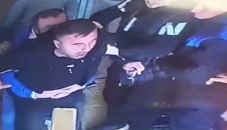 Arkadaşının hayatını heimlich manevrasıyla kurtardı