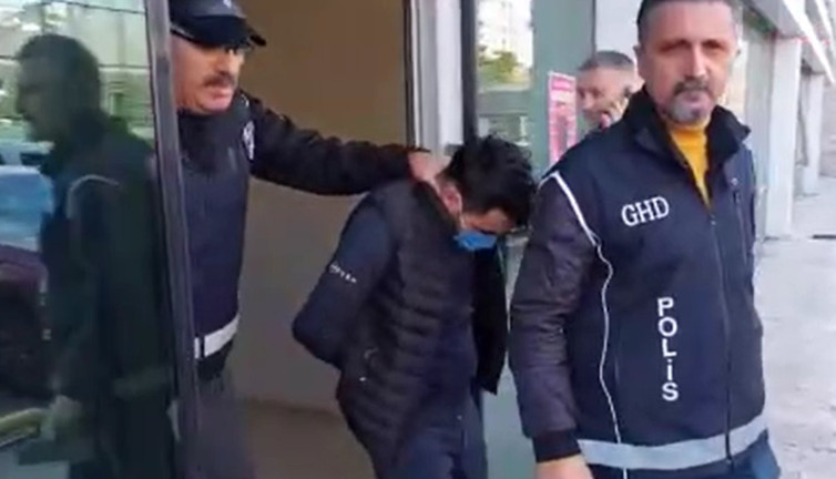 Afgan göçmen kaçakçısı Sakız Adası’na kaçarken yakalandı