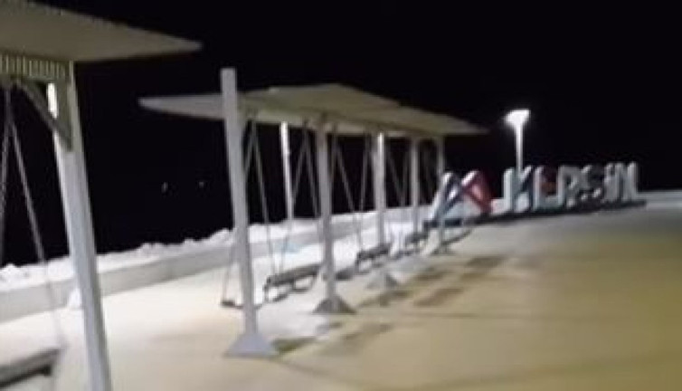 Gece yarısı kendi kendine sallanan salıncaklar. Salıncakların gizemi. Bu salıncaklara hayaletler mi biniyor