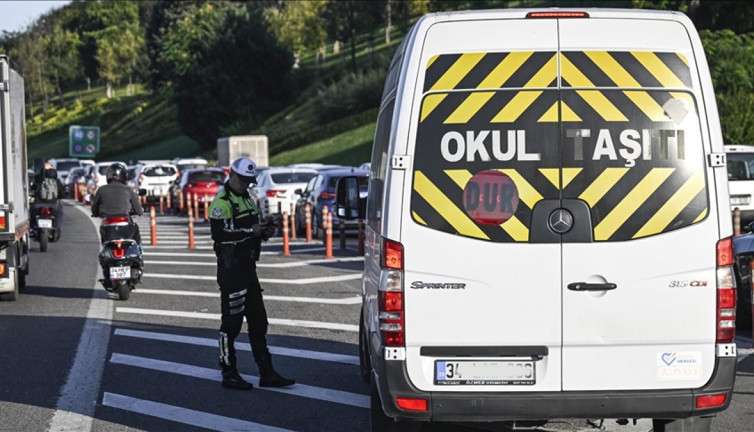 Bakan Yerlikaya açıkladı: 2 bin 247 okul servisine ceza yağdı