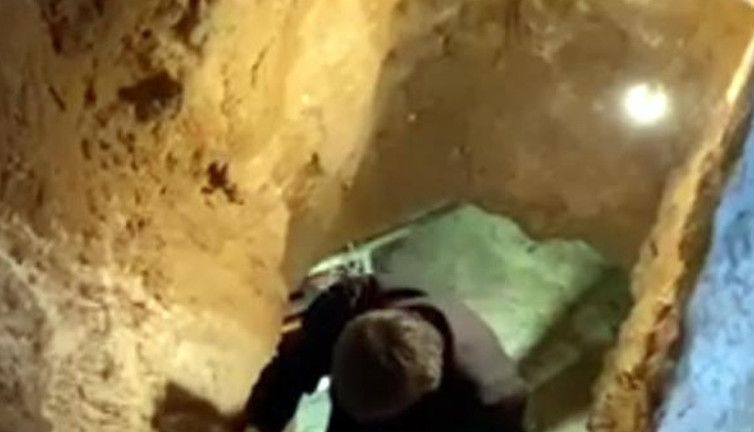 Evin altına 40 metrelik kuyu kazıp define aradılar: Asansör ve raylı sistem bile var