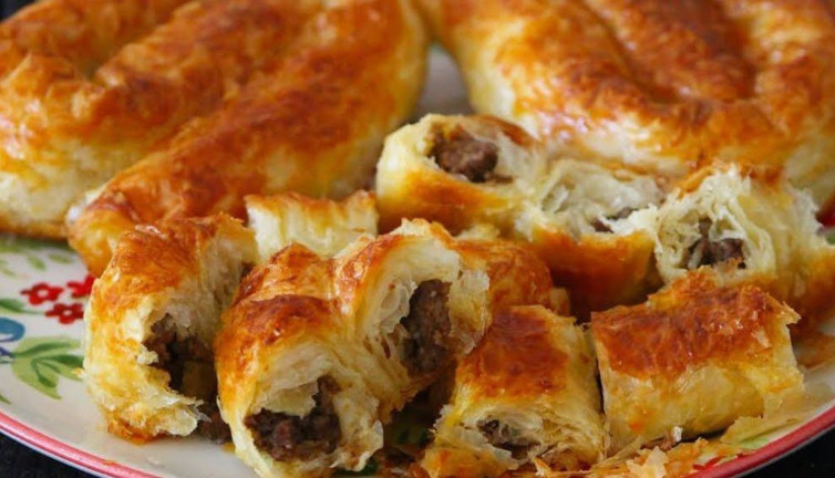 Bu kol böreğini yedikçe yiyeceksiniz. Tadına doyamayacaksınız. Yok böyle tarif