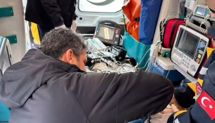 Kalbi duran genç 20 dakikalık müdahale sonrası hayata döndü