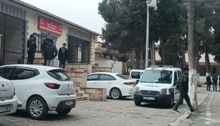 Dini nikahlı adam silahını ateşledi: 2 ölü