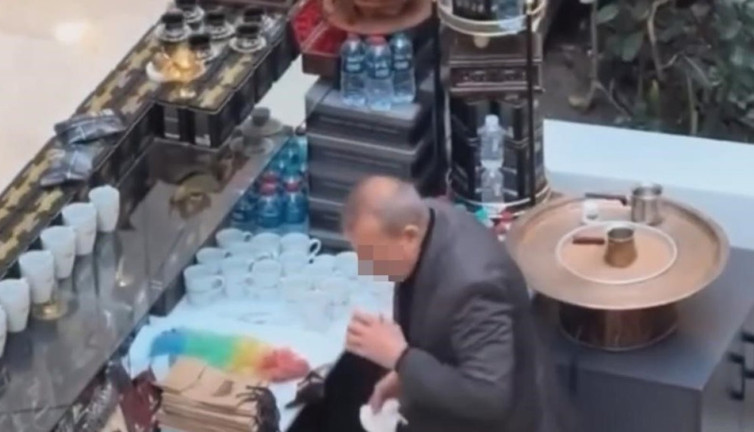 Kahve fincanını tükürükle temizleyen şahıs serbest bırakıldı