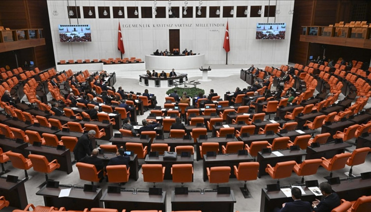 Sağlık alanında düzenlemeler içeren kanun teklifinin ilk 14 maddesi TBMM Genel Kurulunda kabul edildi