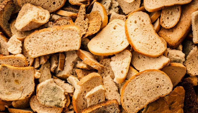 Bayat ekmekleri asla çöpe atmayın! İşte size bayat ekmekle yapılan 10 harika tarife