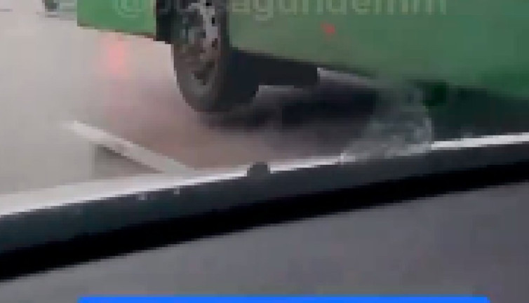 Bursa'da trafikte tehlikeli anlar! Ön tekeri havada olan otobüs korkuttu