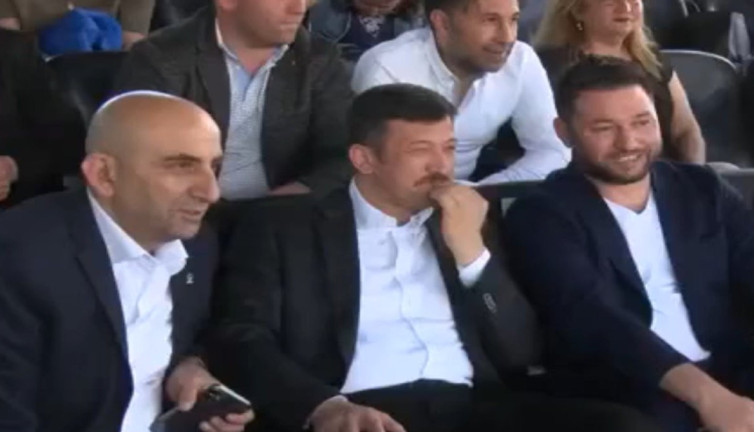 AKP’li isimlerle fotoğrafları ortaya çıktı. Fabrika kurma vaadiyle 2.5 milyar liralık vurgun yapmıştı