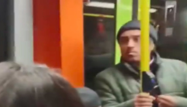 Bursa'da metroda müzik tartışması: Gençlerle vatandaş arasında gerilim