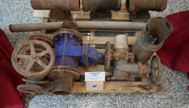 Çıkan su borularını gören vatandaşlar şoke oldu: Her biri kanserojen madde içeriyor