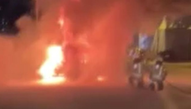 İtfaiyeciler su sıktı araç bomba gibi patladı