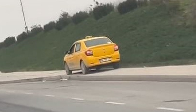 Yayalara ayrılan kaldırıma çıkan taksiciye ceza