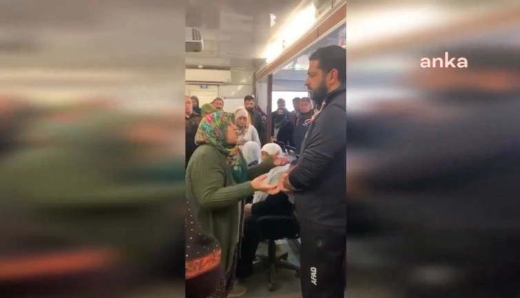 AFAD yetkilisi güvenlik kamerası görüntülerini izletti, madenci yakınları sinir krizi geçirdi