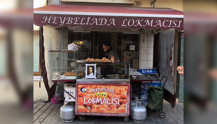 Heybeliada’da Spinoza için lokma dağıtıldı