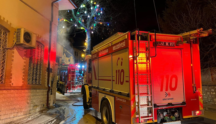 Kocaeli’de camide yangın