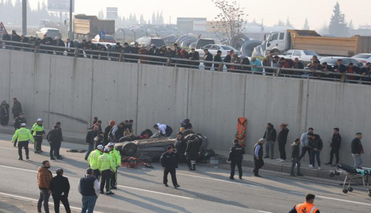 Önce otomobile sonra da aydınlatma direğine çarptı: 1 ölü, 1 yaralı