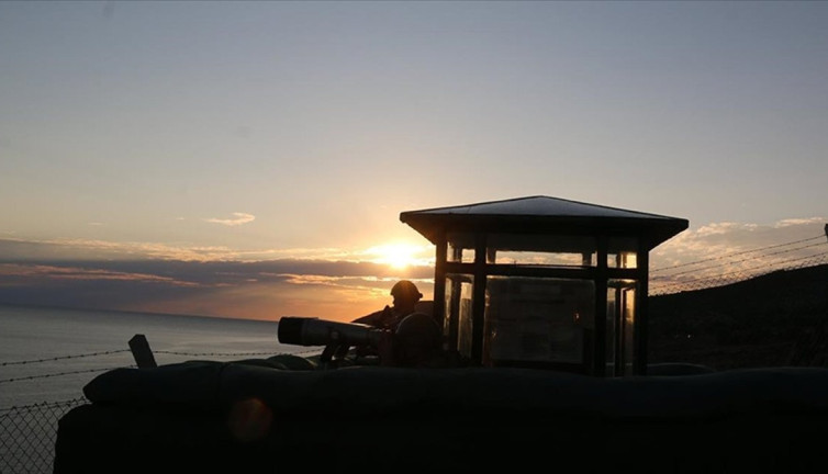 Hudut Kartalları 3'ü FETÖ üyesi 5 kişiyi yakaladı