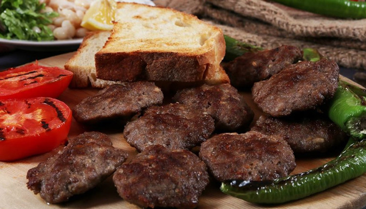 Ünlü köftecilerin şifresi çözüldü. İşte kebap lezzetinde köfte yapmanın tüyosu