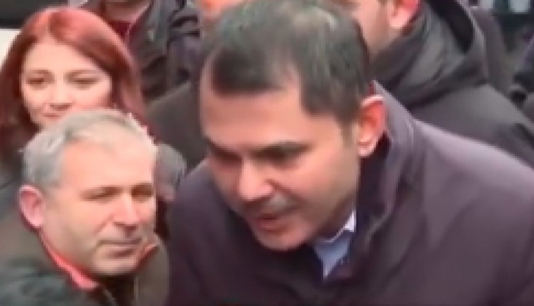 Emekli vatandaş ile Murat Kurum'un diyaloğu gündem oldu: 'Sizi 20 sene savundum artık yüzüm yok savunmaya. Utanıyorum'