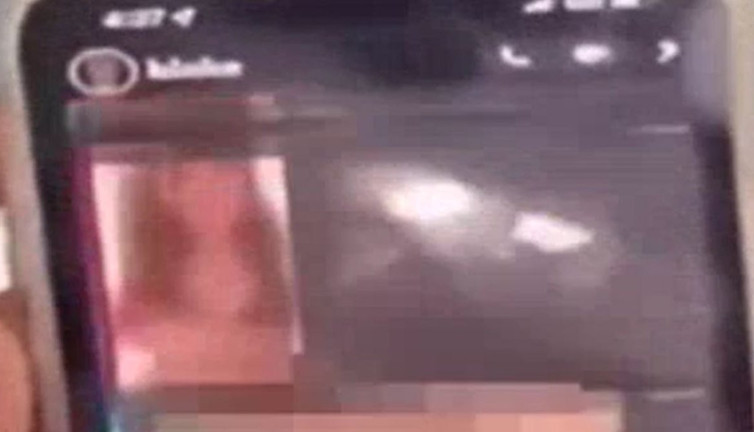 Sevgilisinin telefonunda görmemesi gerekeni gördü. Utanan kız arkadaşı ağladı